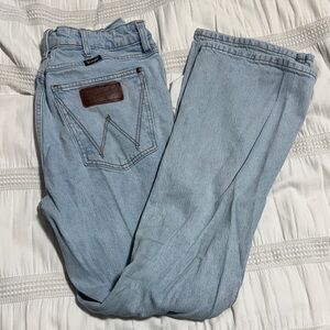 Wrangler Men's Light Blue Relaxed Jeans